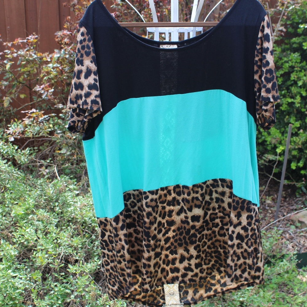 Black & Turquoise Top with leopard accents - 3XL - Picture 5 of 6